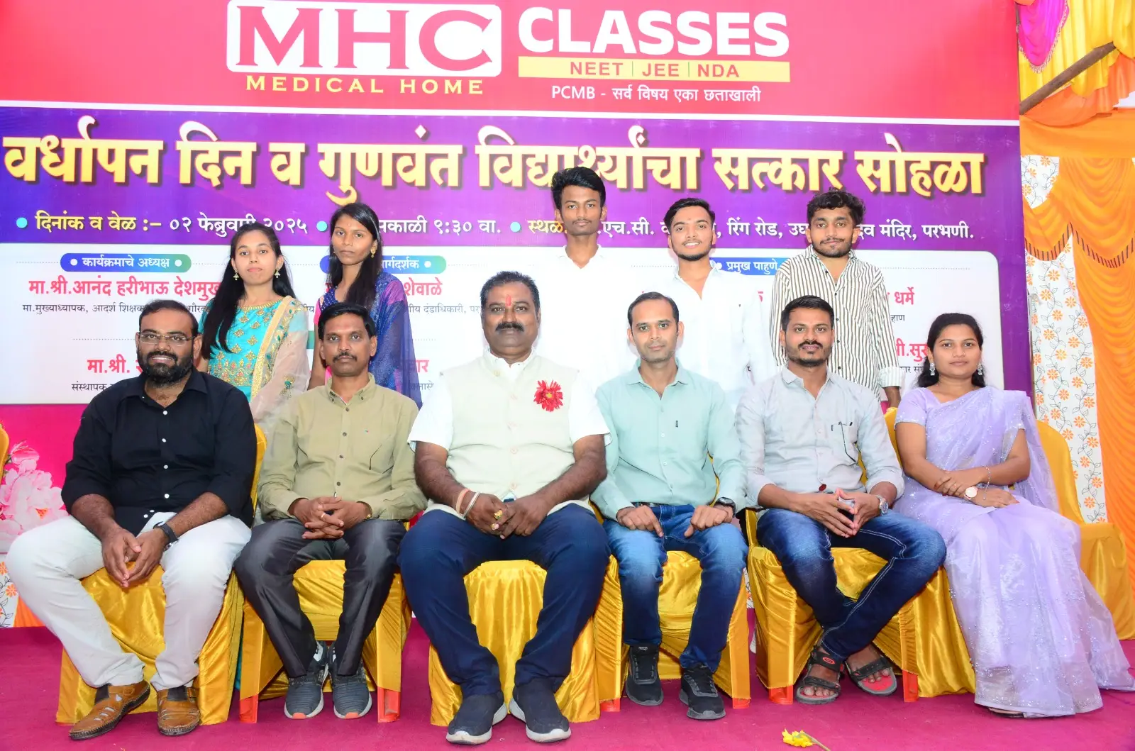 NEET 2024–2025 Repeater Batch group photo with faculty and additional classroom details